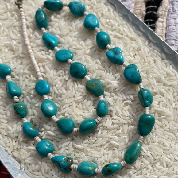 Vintage Native American Indigenous Turquoise Nugget Hand Strung Necklace - Picture 11 of 11